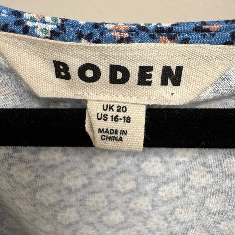 Boden Rouched Front top - Picture 2 of 3